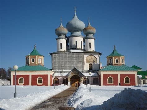 Адрес суда в городе Тихвин: