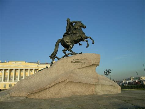 Архитектурные особенности памятника "Медный всадник"