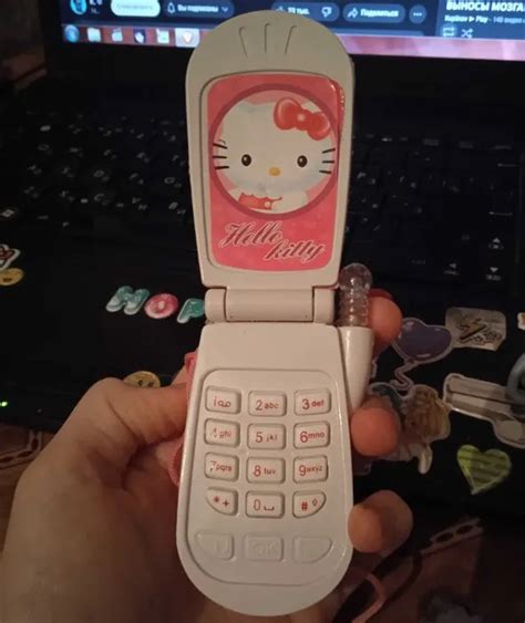 Места, где можно скачать тему на телефон hello kitty