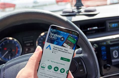 Обновите версию Android Auto на телефоне