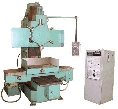 Описание и характеристики сверлильного станка с ЧПУ по металлу 2Р135Ф2