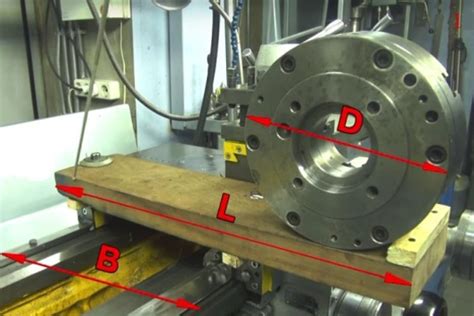 Подготовка токарного станка перед креплением патрона