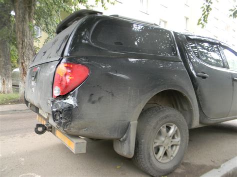 Помощь водителя на дороге при буксировке на такси Мустанг