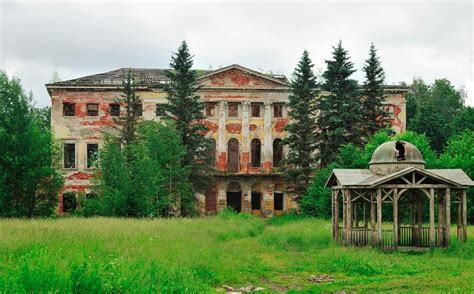 Старые усадьбы и заброшенные дома