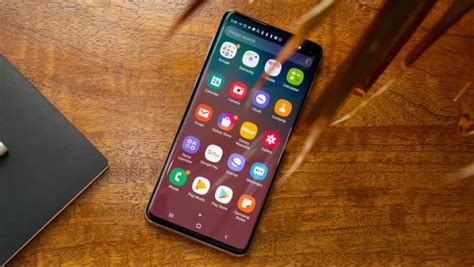 Телефон Samsung Galaxy S10 – лучший смартфон 2021 года