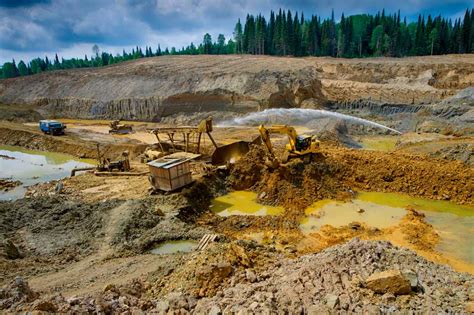 Экологические и социальные аспекты добычи и использования золота