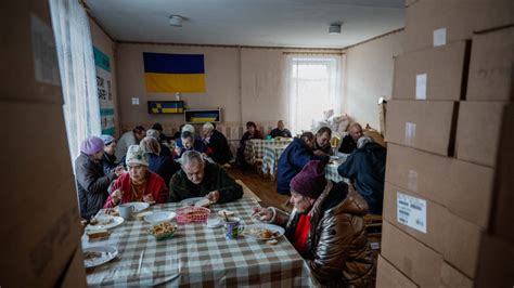 Як зв'язатися з гарячою лінією Ощадбанку?